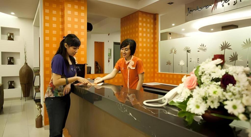 Grand Malioboro Yogyakarta Hotel Exterior photo